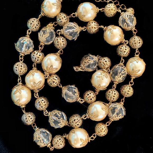 Elaborate large pearl and faceted crystal filagree 28” Long necklace - Picture 9 of 9